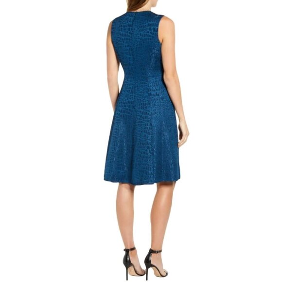 NWT ANNE KLEIN Women's Textured Jacquard Fit & Flare V-Neck Pleated Midi Dress - Picture 3 of 7